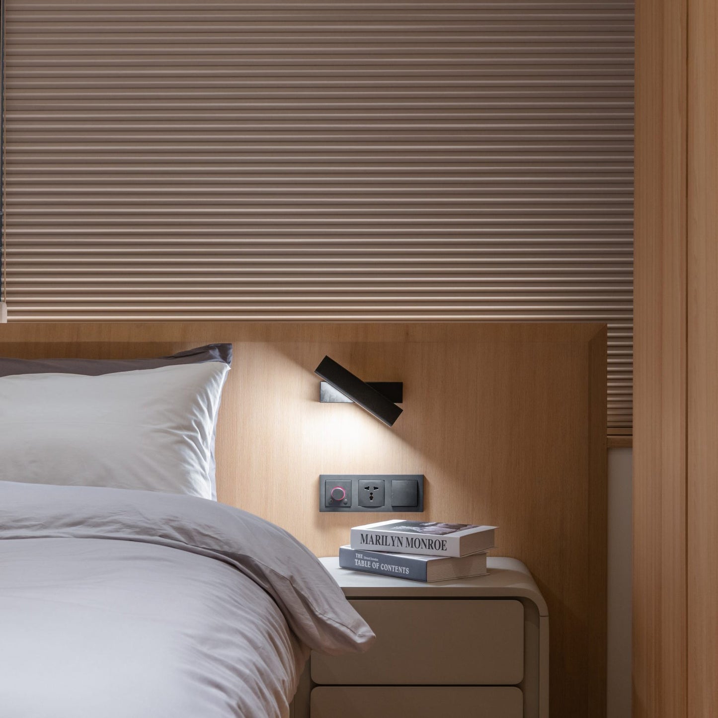 Pixel Rotating Wall Lamp
