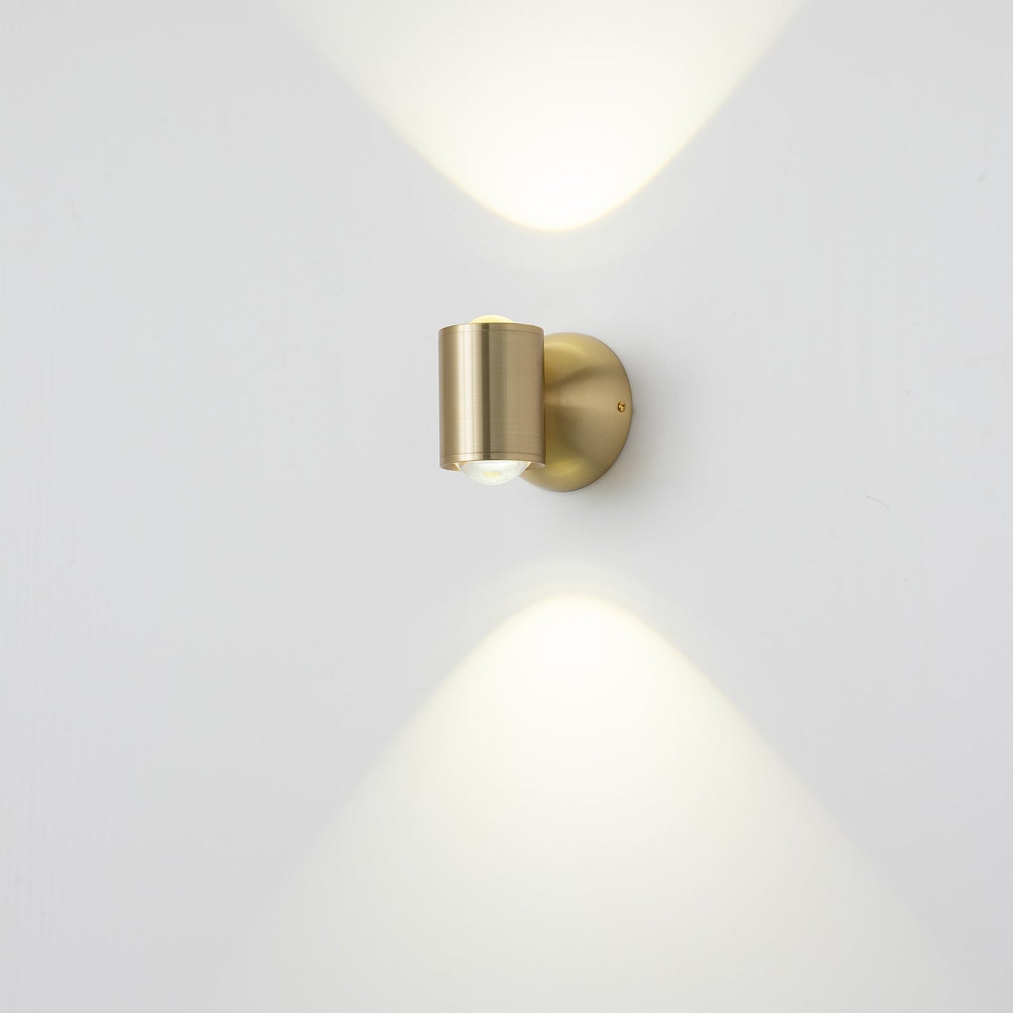 Brillora Wall Light