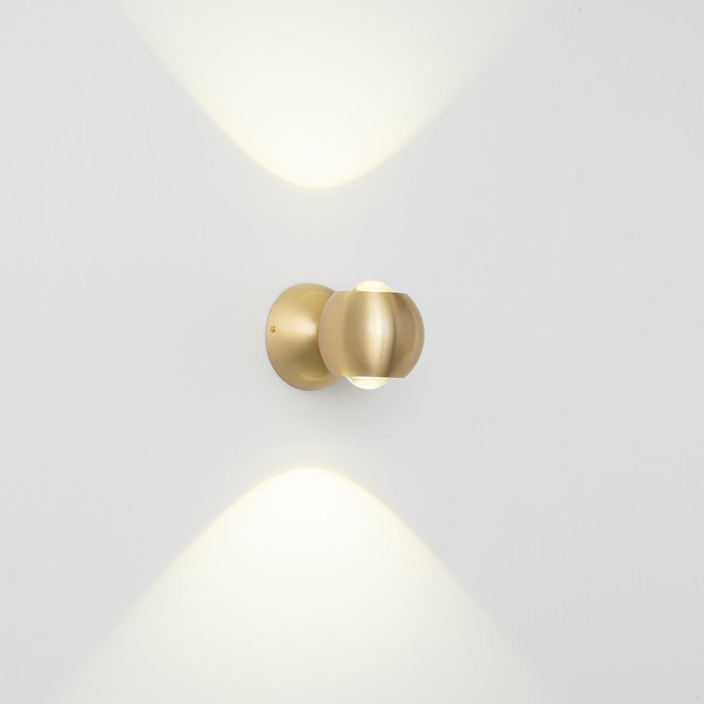 Brillora Wall Light