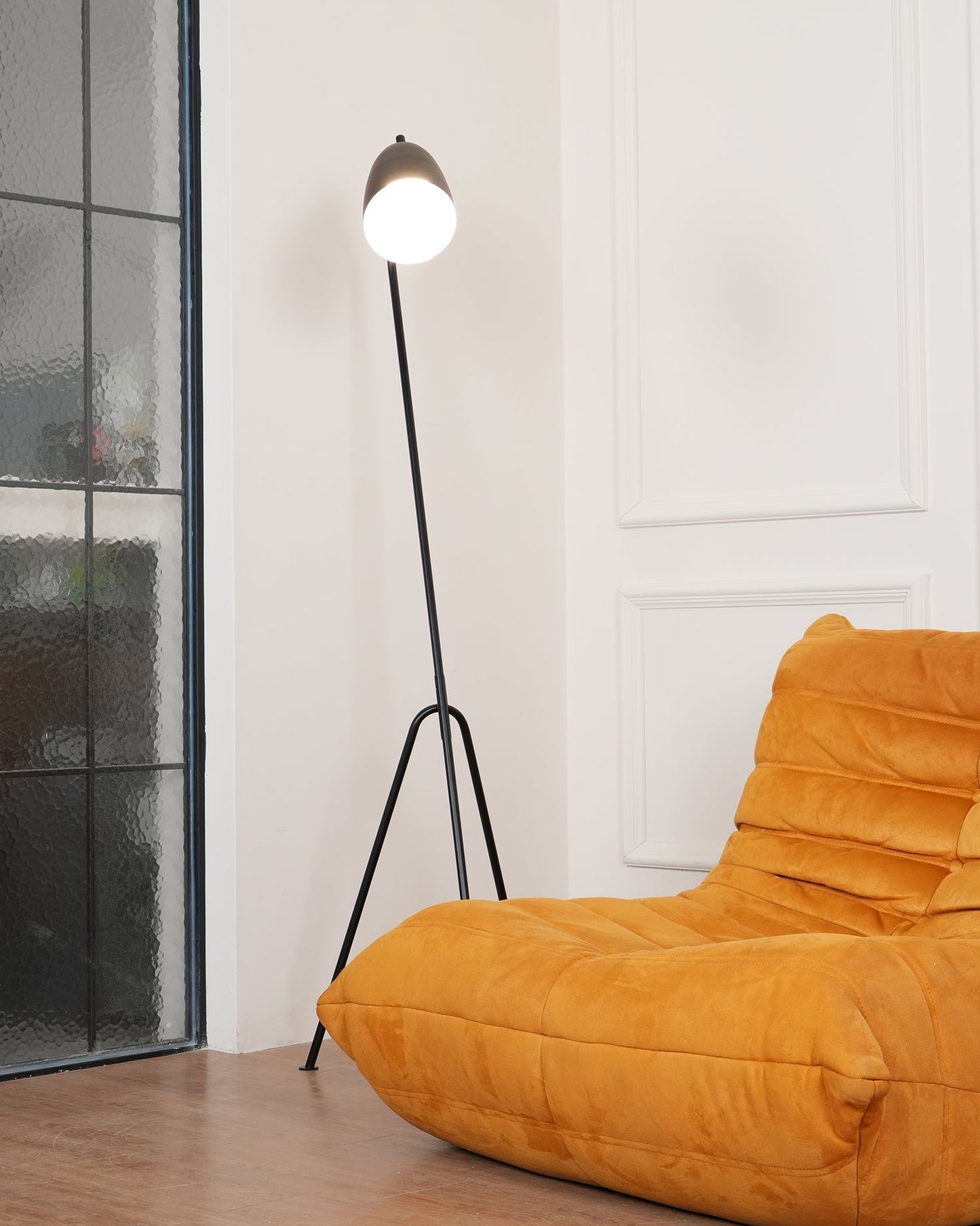 Lean Floor Lamp