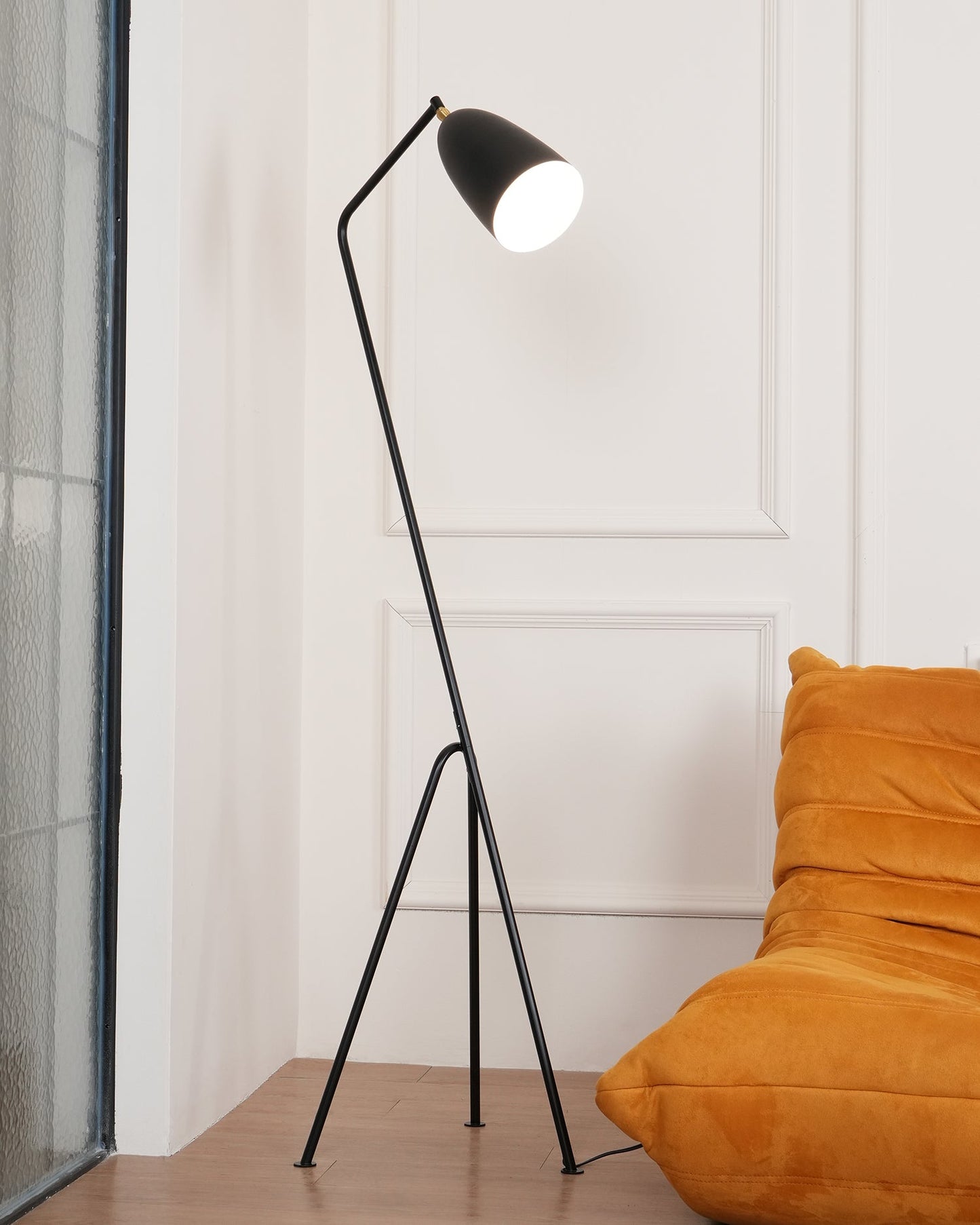 Lean Floor Lamp