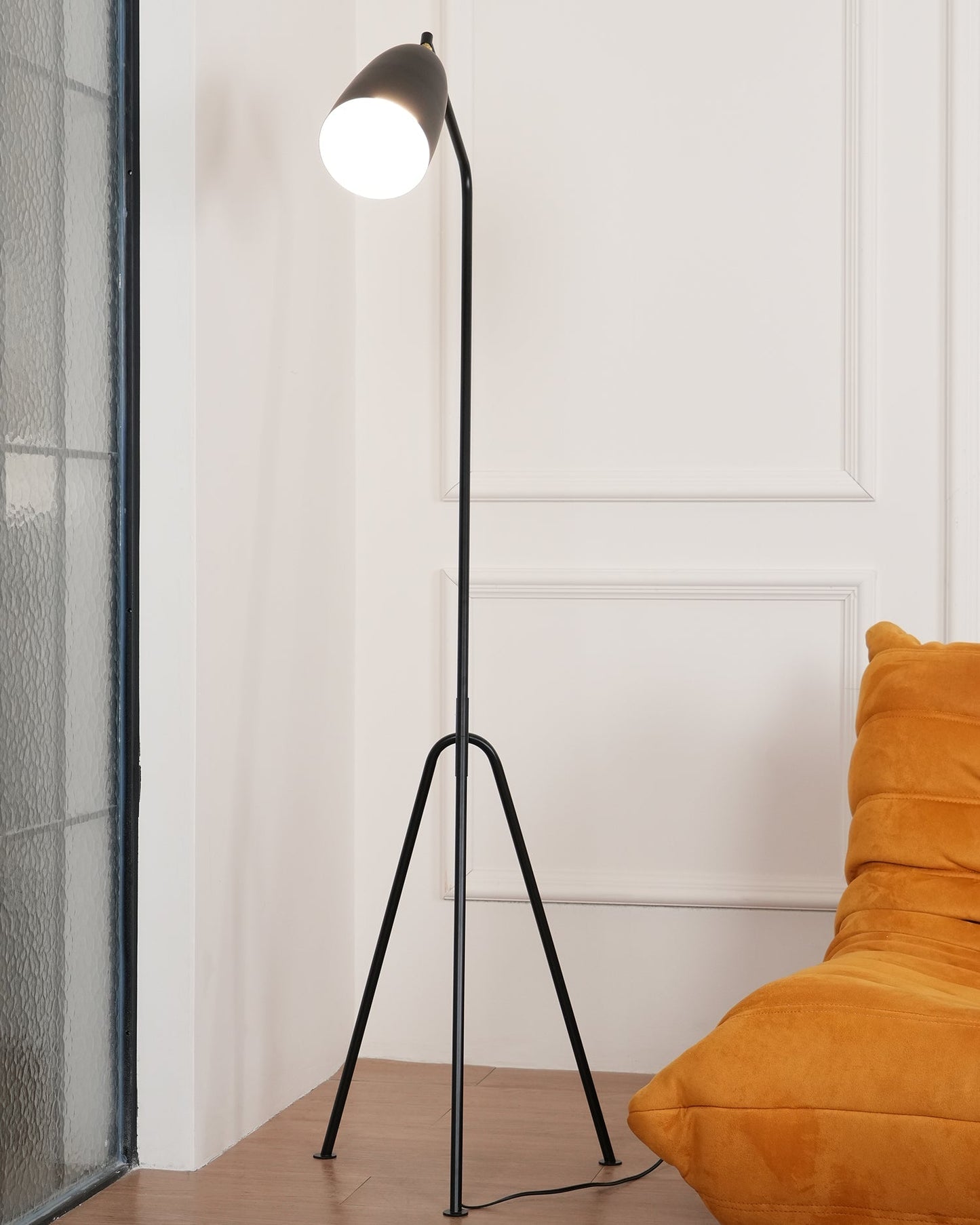 Lean Floor Lamp