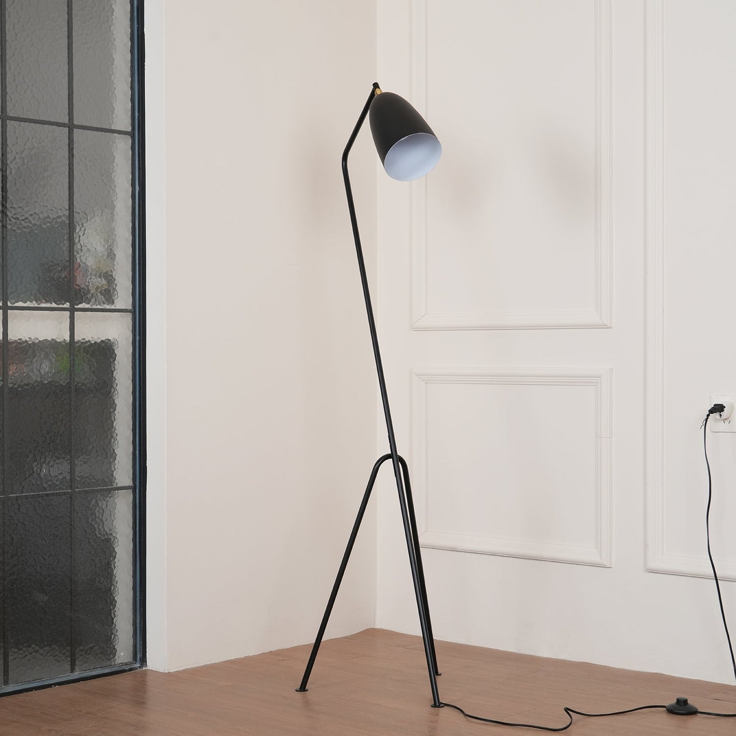 Lean Floor Lamp